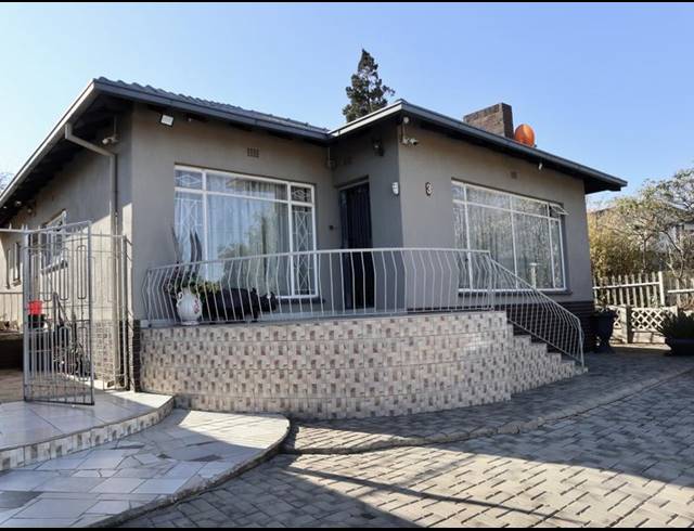 3 BEDROOM HOUSE FOR SALE IN DAWNVIEW